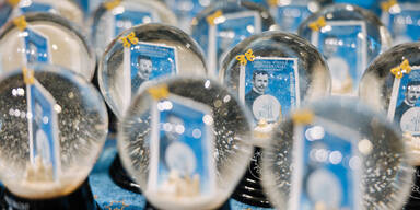 Post feiert 125 Jahre Wiener Schneekugel mit Sonderbriefmarke