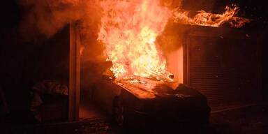 Geparktes Auto brannte komplett ab