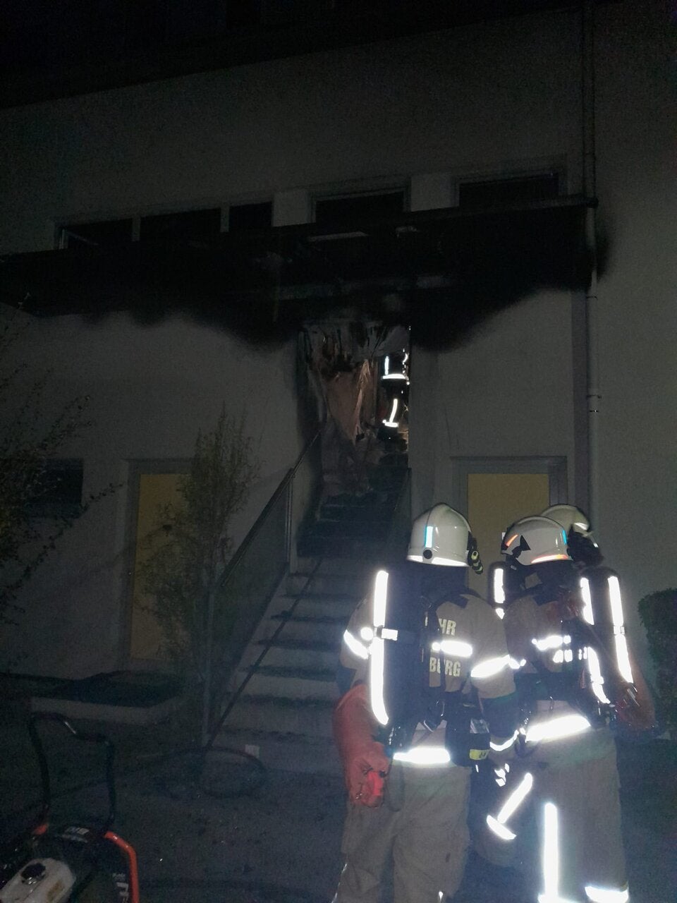 Wohnung in Flammen - drei Bewohner verletzt