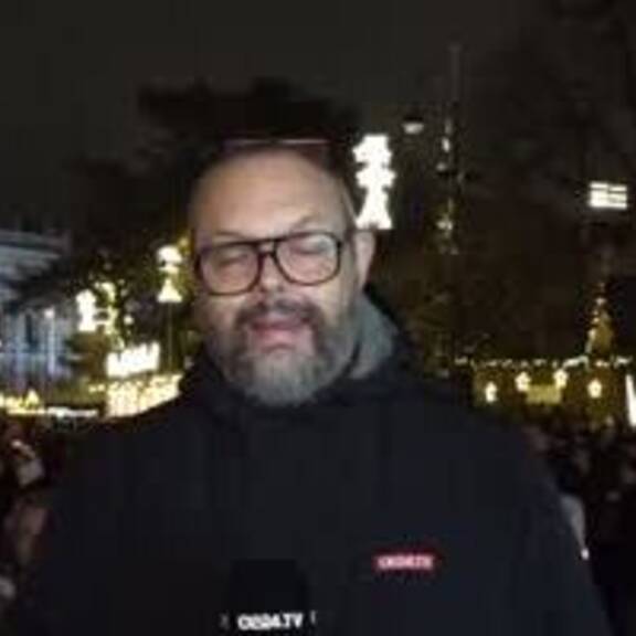 Die Illuminierung des Christbaums am Rathausplatz