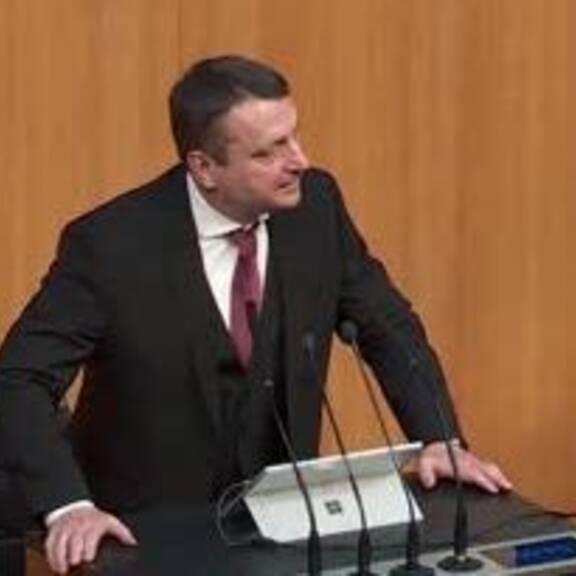 Nationalrat: ÖVP-Abgeordneter Fürlinger spricht mit Stimmavatar