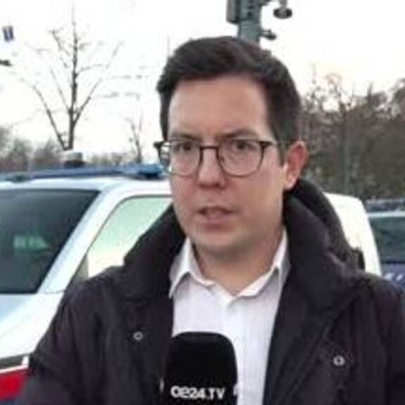 Betrunkene greifen Fast-Food-Personal an