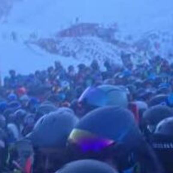 Mega-Ansturm & kein Schnee_Chaos an Skiliften in Italien