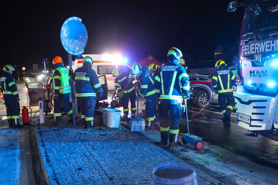 Crash mit Polizeiauto in Gmunden.