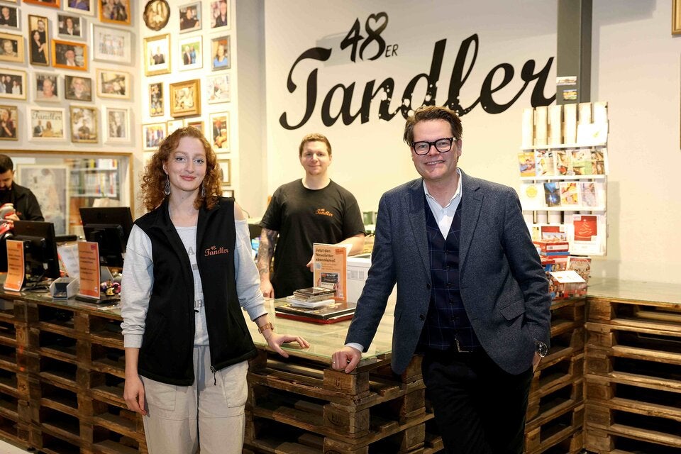 Stadtrat Jürgen Czernohorszky im im 48er-Tandler. 