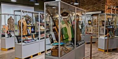 Priscilla Presley er&ouml;ffnet gro&szlig;e Elvis-Schau im 48er-Tandler