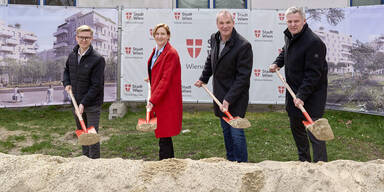 Elke Hanel-Torsch Spatenstich Gemeindebau Neu