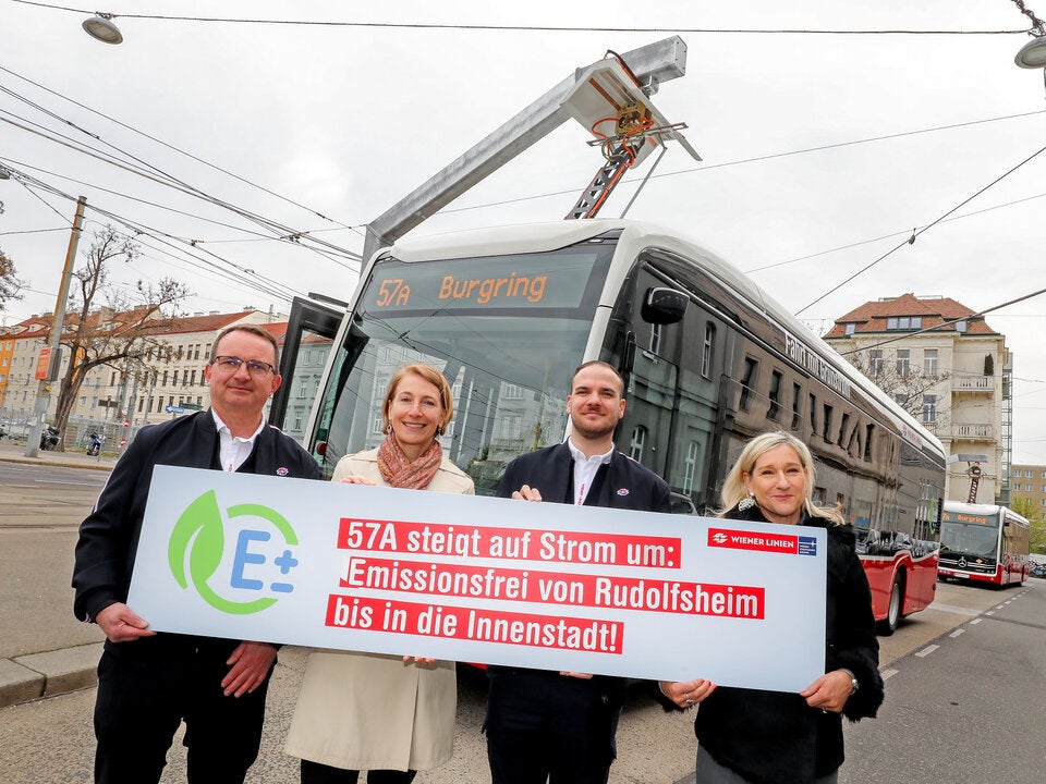 Günther Zant (Wiener Linien Mitarbeiter), Gudrun Senk (techn. Geschäftsführerin Wiener Linien), Andreas Schwarz (Wiener Linien Mitarbeiter) und Monika Unterholzner (stv. Generaldirektorin Wiener Stadtwerke).