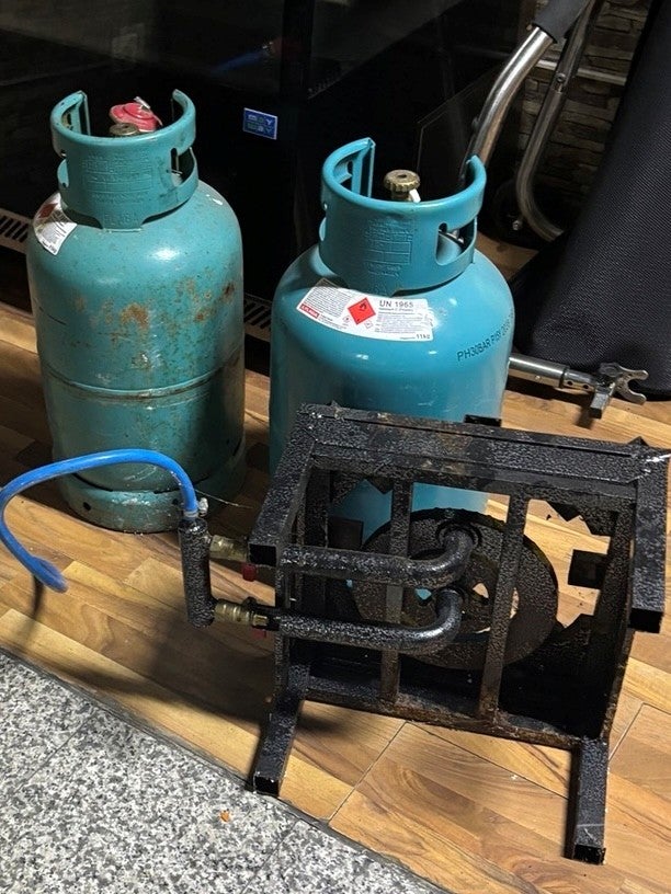 Gefährlicher Gift-Mix: Fahnder sprengen illegale Shisha-Tabak-Fabriken