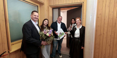 Schl&uuml;ssel&uuml;bergabe f&uuml;r den ersten GemeindebauNeu in der Siedlung Wienerfeld West mit Hanel-Torsch