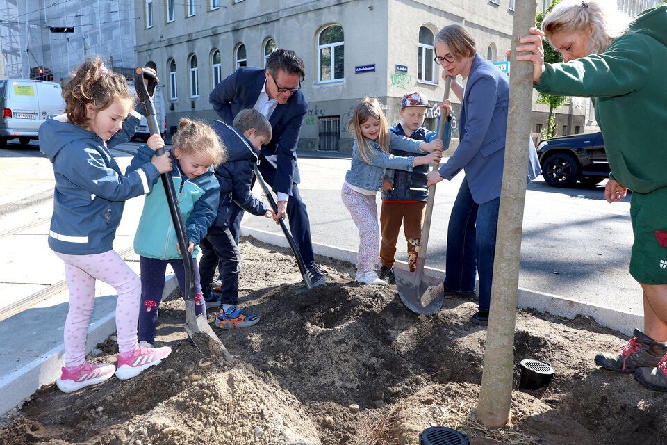 Eröffnung des neugestalteten Vorplatzes der S-Bahn-Station Breitensee.