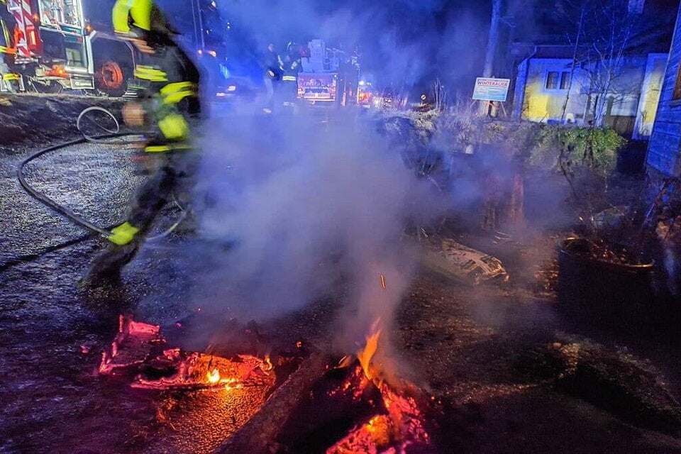 Die Einsatzkräfte bekämpften die Flammen.