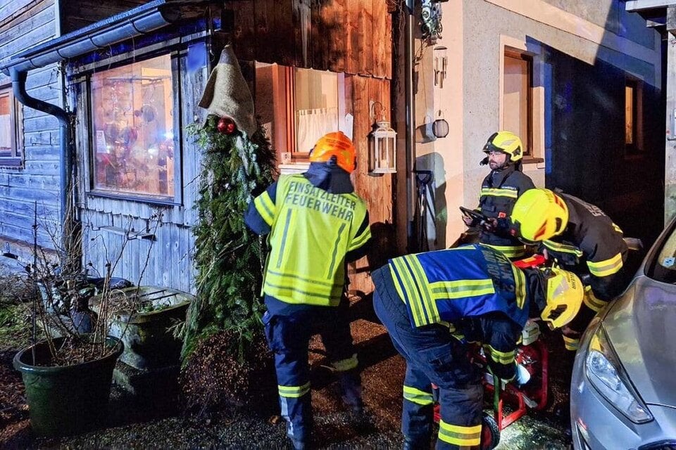 Die Einsatzkräfte bekämpften die Flammen.