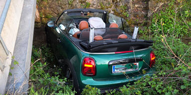 Cabrio landete in Bach.