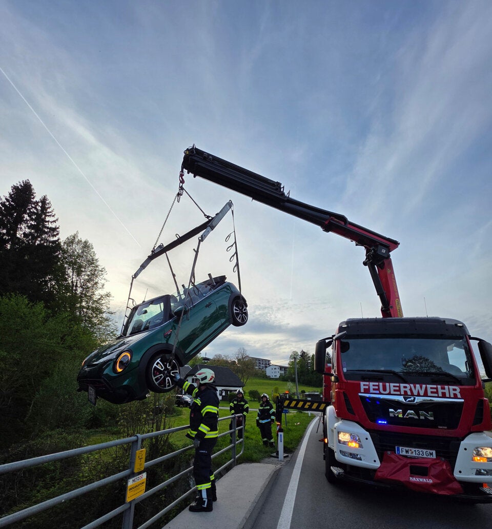Cabrio landete in Bach.