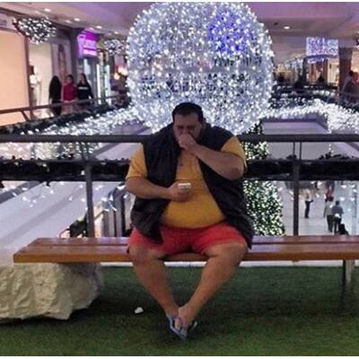 Männer beim Shopping