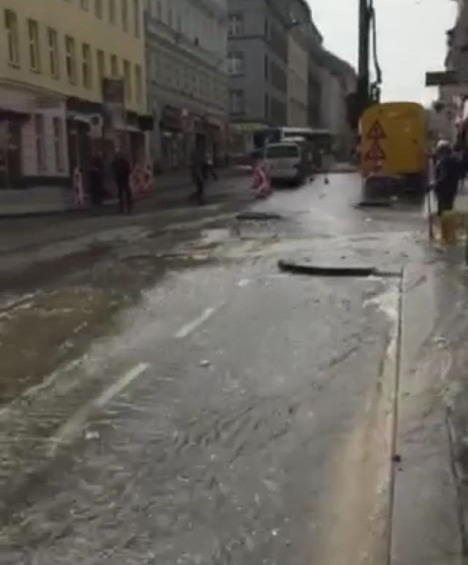 Wasserrohrbruch bei U-Bahn-Bau mitten in Wien