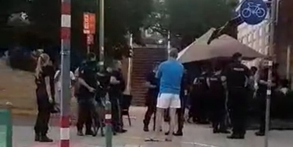 Messerattacke vor Lokal: Mann festgenommen