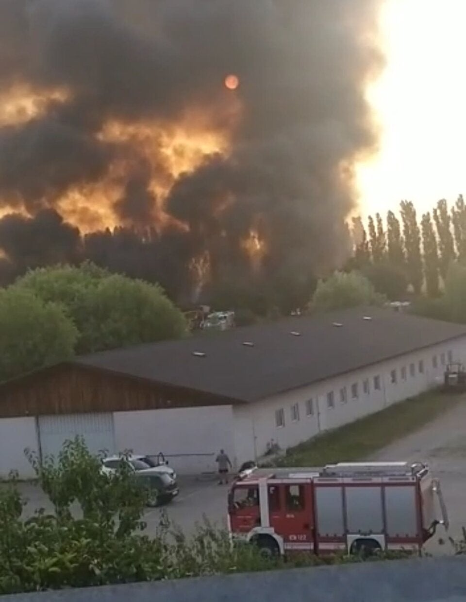 Feuerwehr kämpft in Baden gegen Flammenmeer