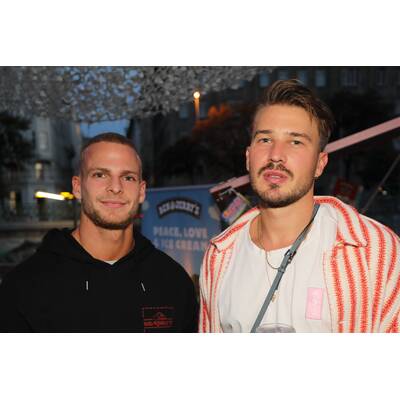 Russkaja Frontman Georgij Makazaria mit Model Tanja Duhovic 