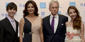Catherine Zeta-Jones & Michael Douglas mit Kids am roten Teppich