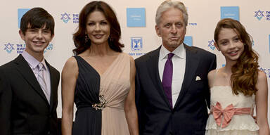 Catherine Zeta-Jones & Michael Douglas mit Kids am roten Teppich