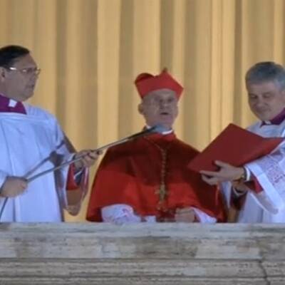 Weißer Rauch über Vatikan