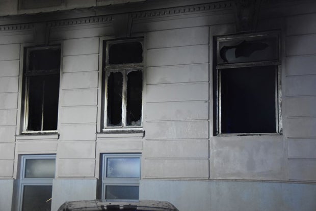 Betrunkene Frau zündet nach Streit Wohnung an