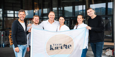 Das Tante Kaethe-Team freut sich auf die Er&ouml;ffnung.