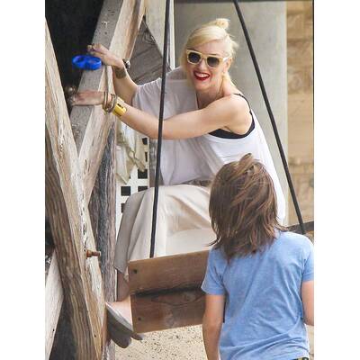 Gwen Stefani am Strand mit Kingston & Zuma
