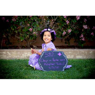 So süß feiern Kinder ihre Adoption 