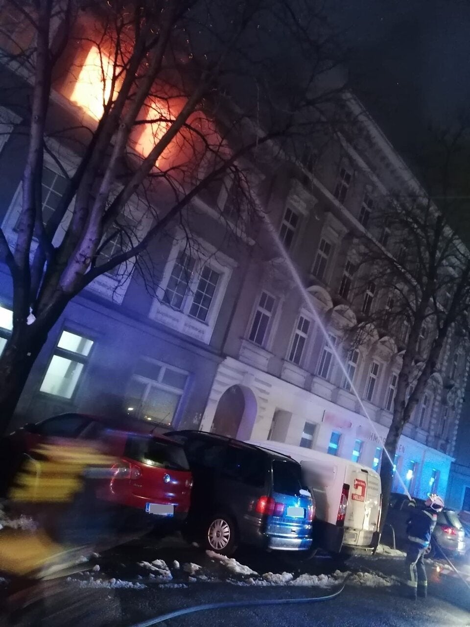 Zimmer-Brand in Wien: Feuerwehr brachte Bewohner in Sicherheit