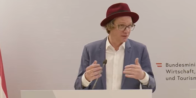 Professor Harald Oberhofer und Minister Wolfgang Hattmannsdorfer