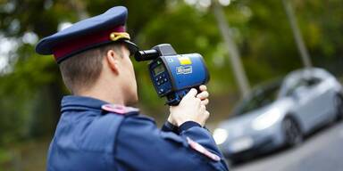 Tempo-Wahnsinn: Raser war 111 km/h zu schnell