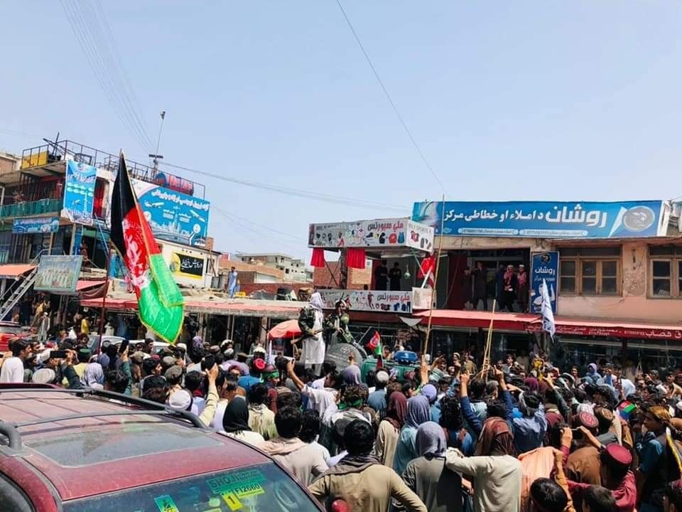 Taliban schießen bei Demo in Menge: Mindestens drei Tote