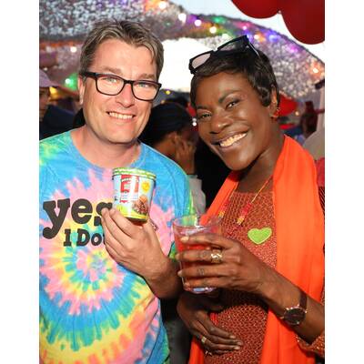 Russkaja Frontman Georgij Makazaria mit Model Tanja Duhovic 