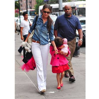 Katie Holmes liebt ihre beigen Ankle-Boots