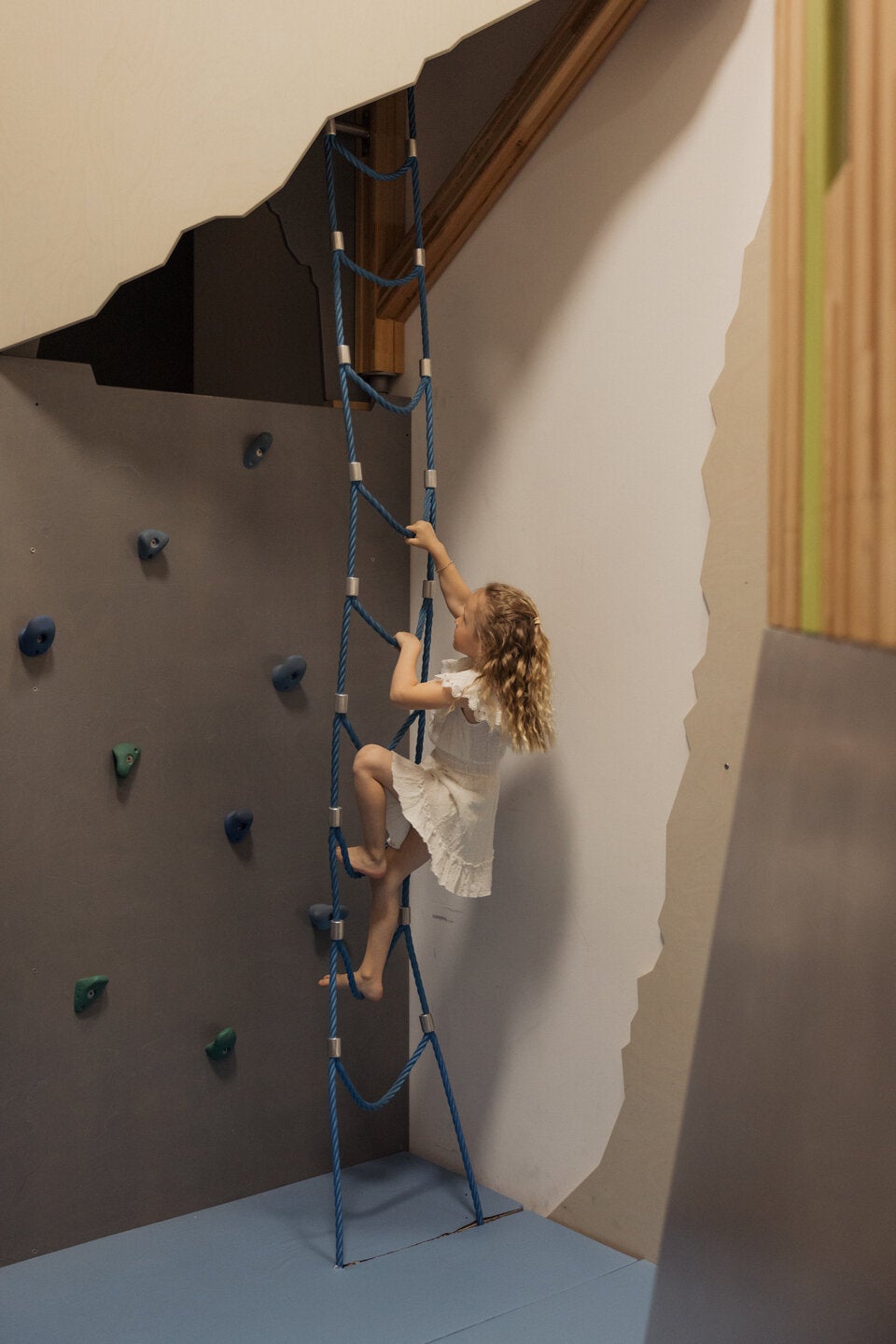 Kinderparadies. Ab zwei Jahren werden die Kinder liebevoll betreut und dürfen den Kids-Club mit Hängebrücke, Kletterwand, Rutsche und hochwertigem Kleinkinderbereich entdecken.