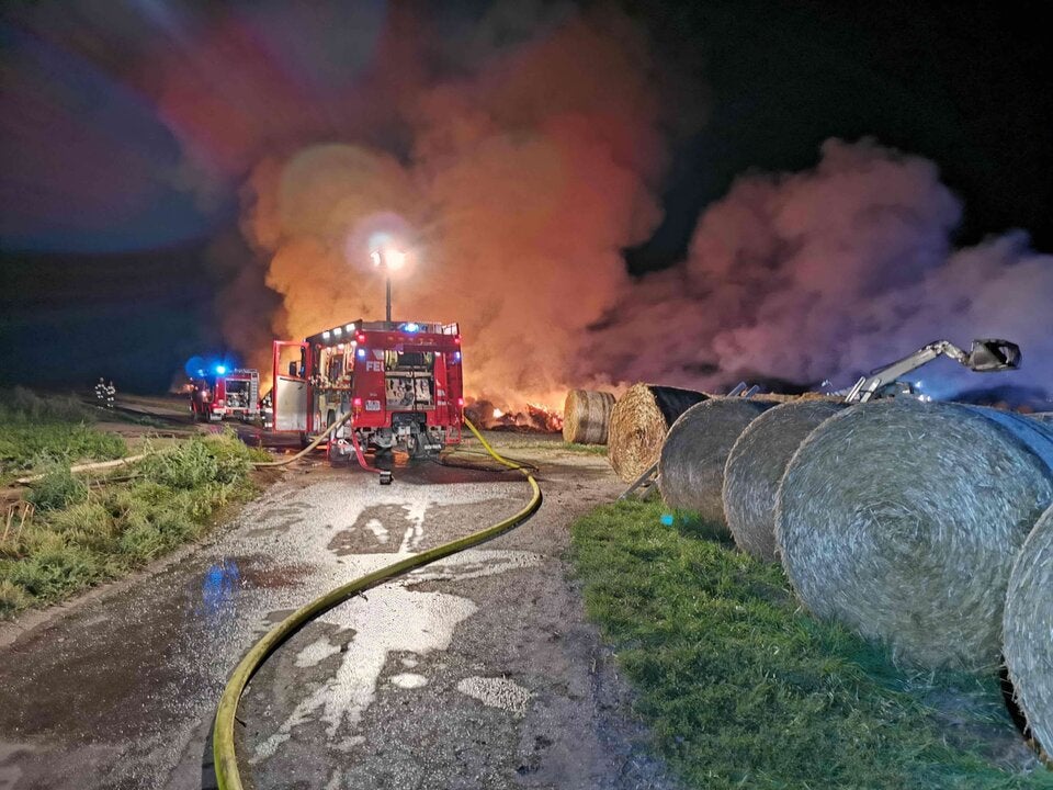 Feuer Gänserndorf Strohballen