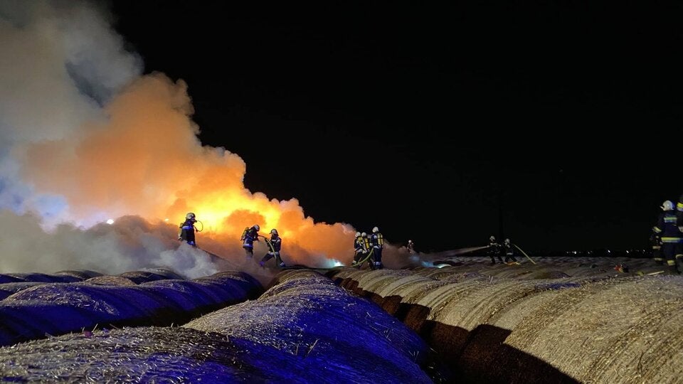 Feuer Gänserndorf Strohballen