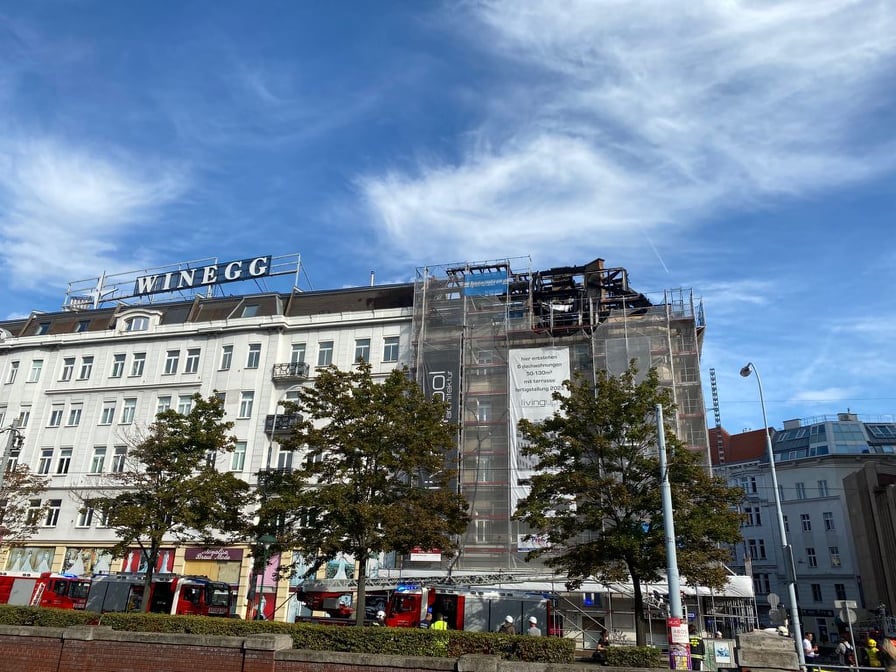 Riesen-Rauchsäule über Wien: Mega-Brand bei Marialhilfer Gürtel