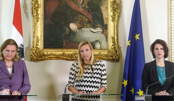 Kneissl,  Frauenministerin Bogner-Strauß und Staatssekretärin Edtstadler .