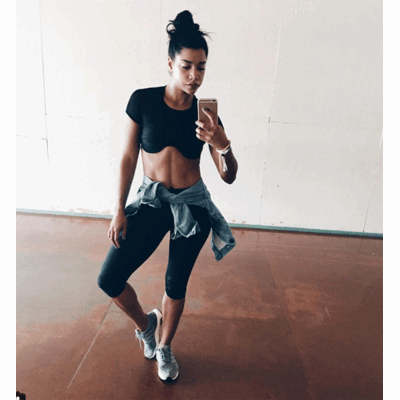 Insta-Stars zeigen ihren Ab Crack