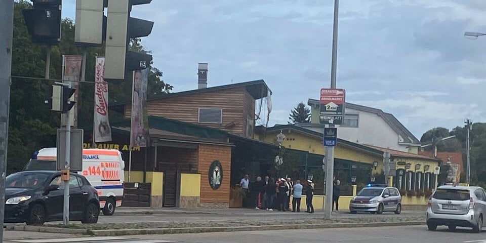 FPÖ-Abgeordneter von Aktivisten mit Torte attackiert