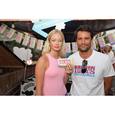 Russkaja Frontman Georgij Makazaria mit Model Tanja Duhovic 