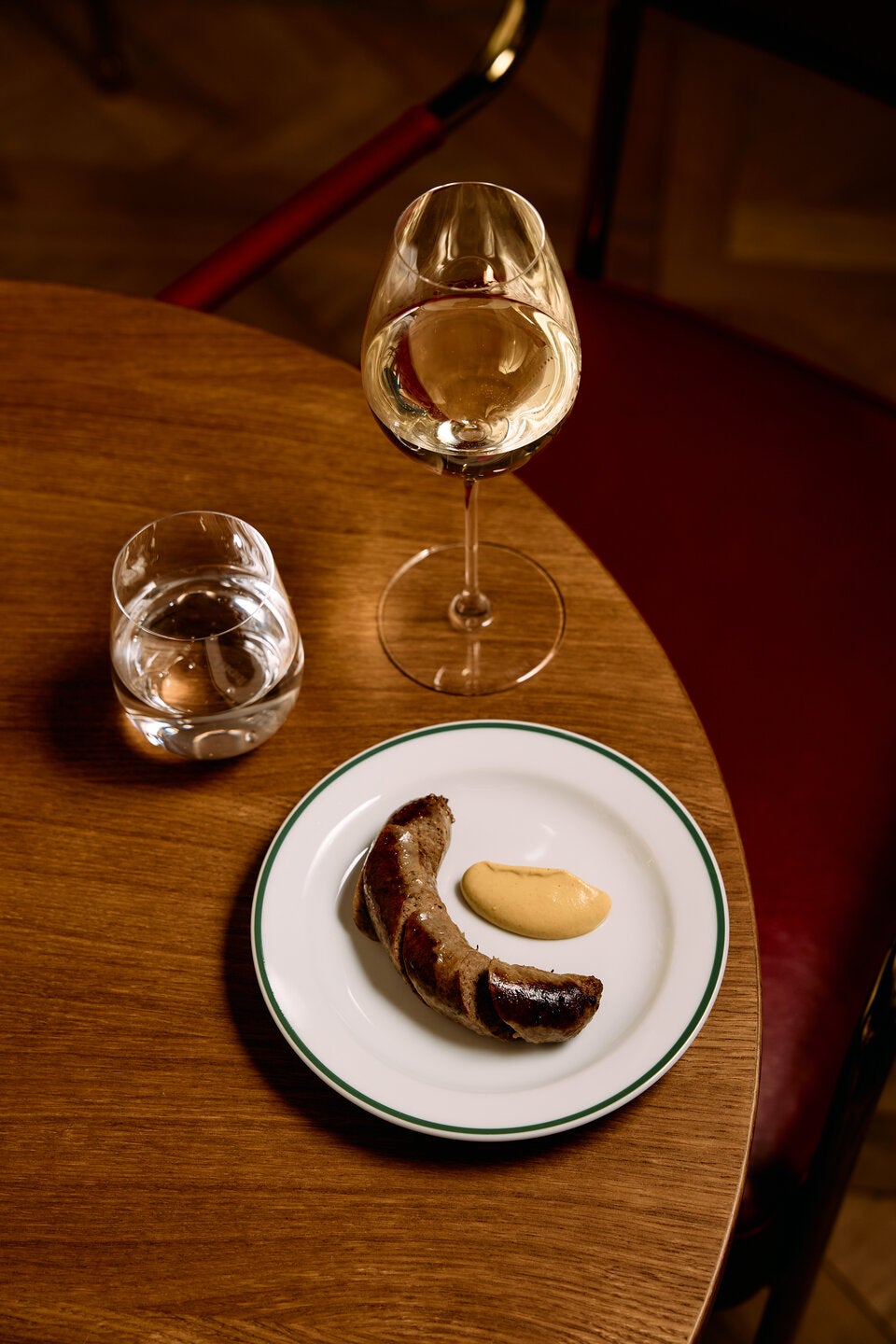 Ein kleiner Schlawiner am Teller – die Rascal Bratwurst mit Apfel-Senf.