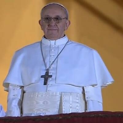 Weißer Rauch über Vatikan