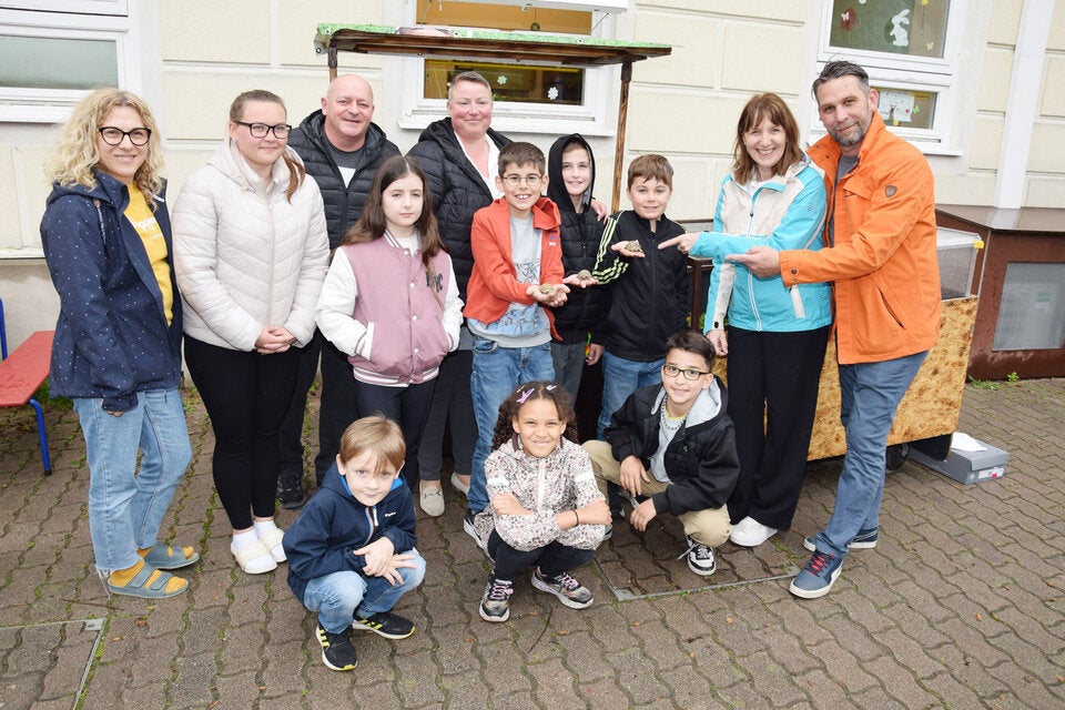 Bürgermeisterin erfüllt Kindertraum: Schildkröten erobern den Hort