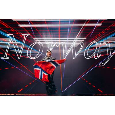 Warten aufs Voting: Nemo performt seinen neuen Song 