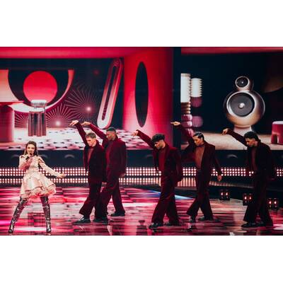 Warten aufs Voting: Nemo performt seinen neuen Song 